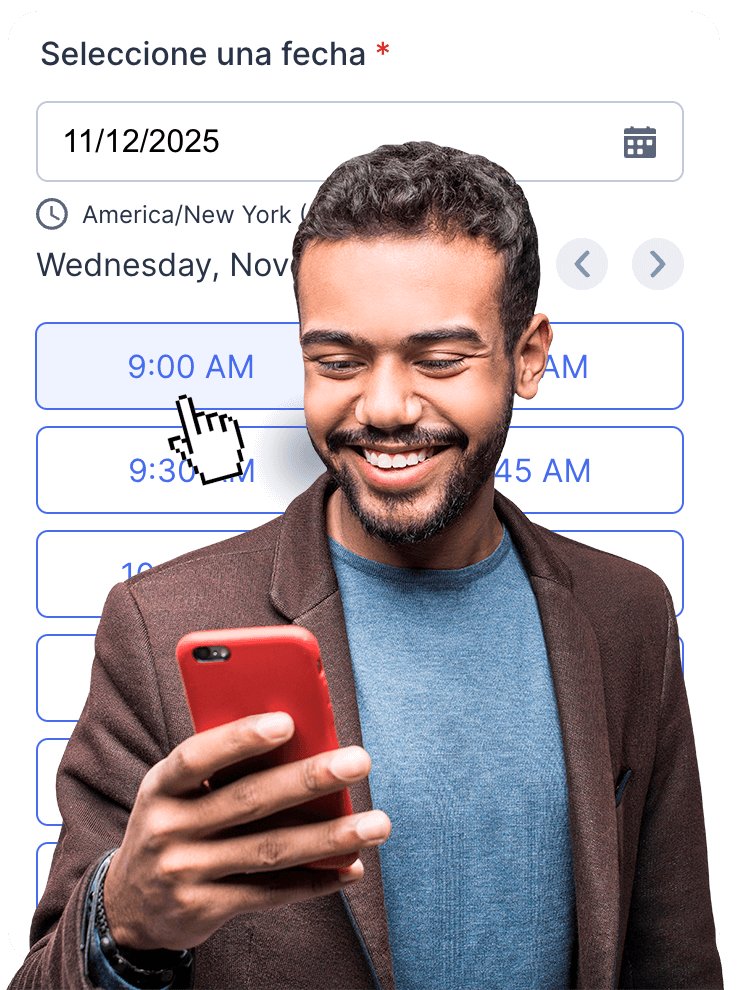 Una persona sostiene un teléfono inteligente rojo, interactuando con una interfaz de selección de fecha y hora para una aplicación de programación de citas.